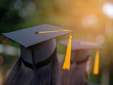 student wear a cap
